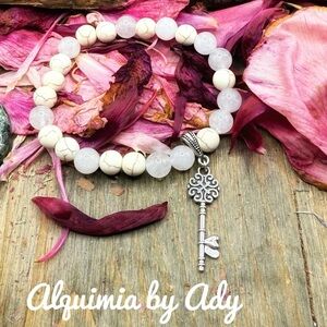 Alquimia Cream turquoise selenite and Silver Key Charm Bracelet